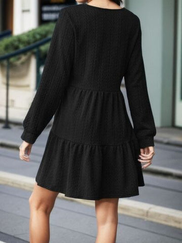 Mini-robe à manches longues et col en V