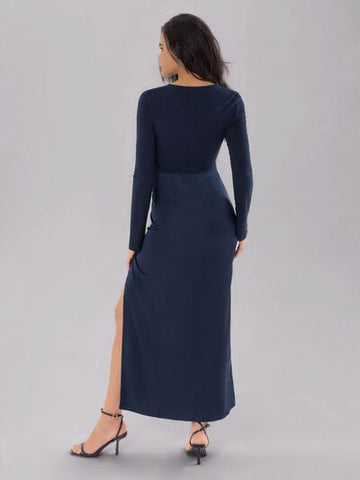 Robe mi-longue fendue à col rond et manches longues