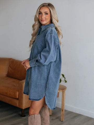Robe en jean à manches longues et col boutonné