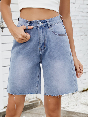 Short en jean délavé à ourlet brut