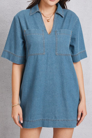 Mini-robe en jean à poches et col à revers