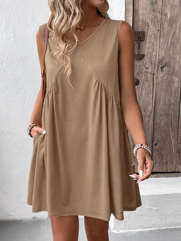 Robe courte sans manches à col en V froncé Ivy Lane