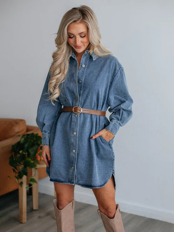 Robe en jean à manches longues et col boutonné