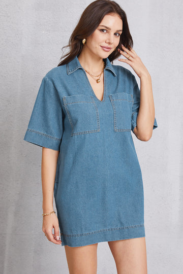 Mini-robe en jean à poches et col à revers
