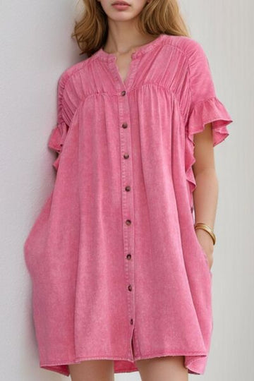 Mini-robe en jean boutonnée à manches courtes et volants