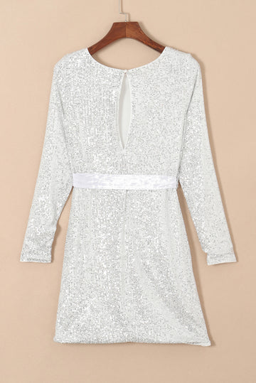 Robe t-shirt à paillettes nouée sur le devant