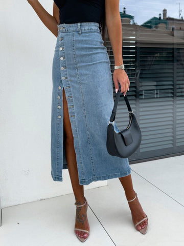 Jupe midi en jean fendue et boutonnée sur le devant