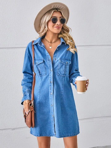 Mini-robe en jean à poches et épaules tombantes