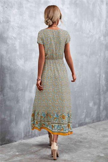 Robe longue imprimée à manches courtes et col en V