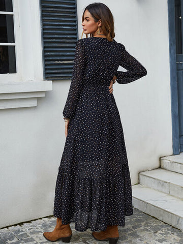 Robe brodée à manches longues et col en V