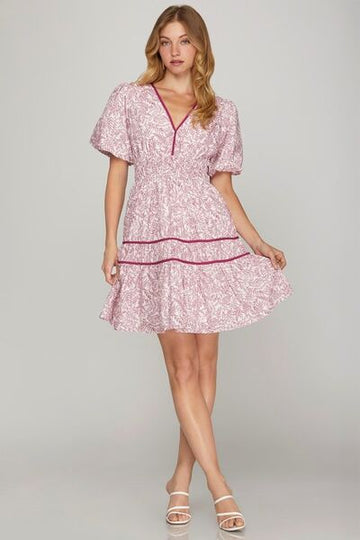 Robe imprimée She + Sky à manches bouffantes et col en V, grande taille