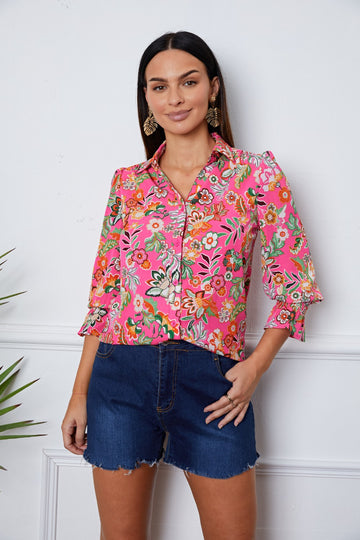 Chemise boutonnée à fleurs et manches à volants