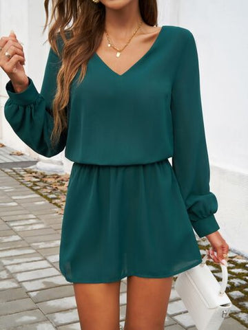 Robe courte à manches longues et col en V découpée Devine