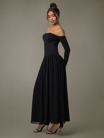 Robe longue à épaules dénudées et manches longues