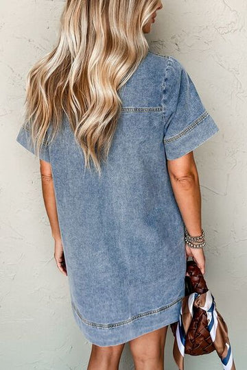 Mini-robe en jean à manches courtes et poches plaquées