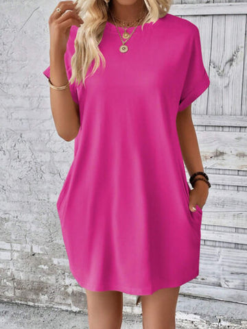 Robe courte à col rond et manches courtes avec poches