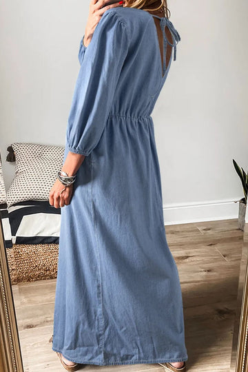 Robe en jean à manches trois-quarts et décolleté plongeant