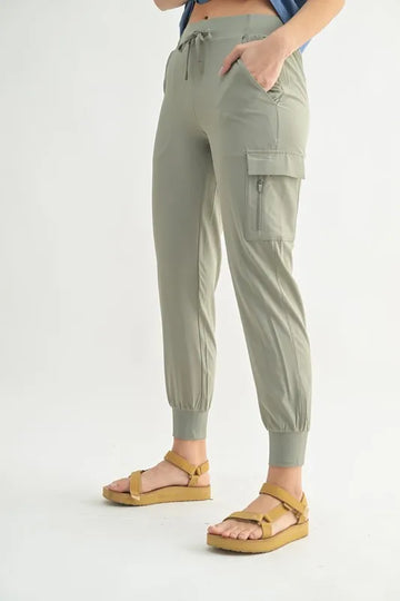 MONO B High-Waisted Capri Active Joggers With Pockets