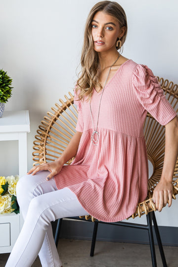 Haut babydoll Heimish en tricot gaufré à col en V, grande taille
