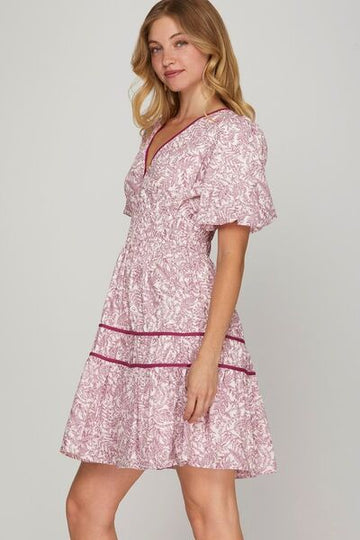 Robe imprimée She + Sky à manches bouffantes et col en V, grande taille