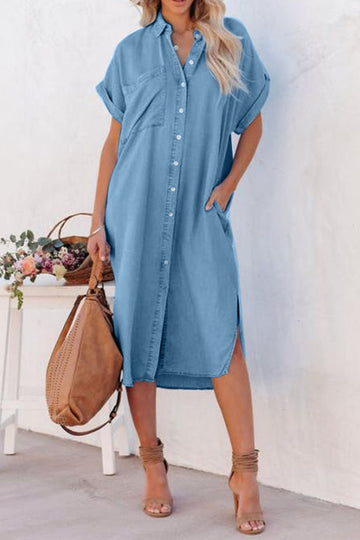 Robe boutonnée fendue à manches courtes en imitation denim
