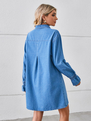 Mini-robe en jean à poches et épaules tombantes