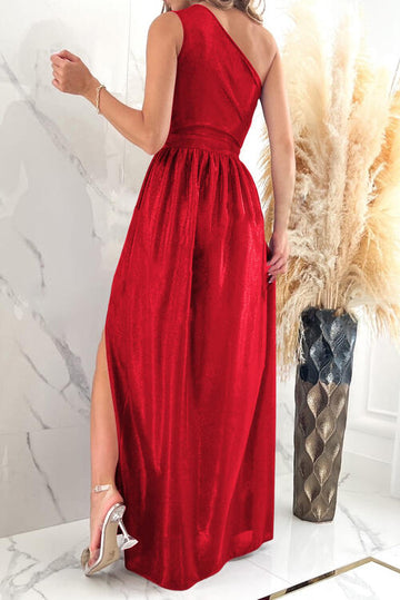 Robe longue froncée fendue à une épaule