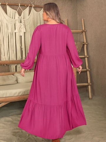 Robe grande taille à volants et col en V à manches longues