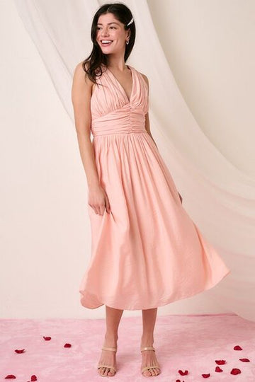 Robe mi-longue froncée à col en V et sans manches de Mittoshop