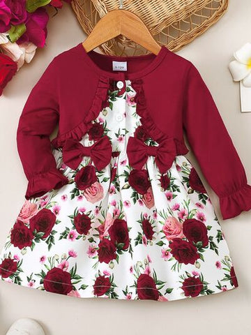 Robe fleurie à volants, col rond et manches volantées