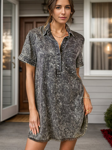 Robe en jean à manches courtes et col à poches