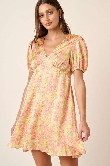 Robe courte imprimée à col en V et manches bouffantes de Mittoshop
