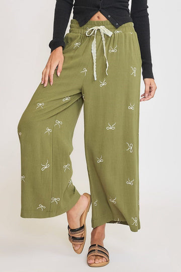 Pantalon large Umgee en dentelle avec cordon de serrage et nœud brodé, grande taille