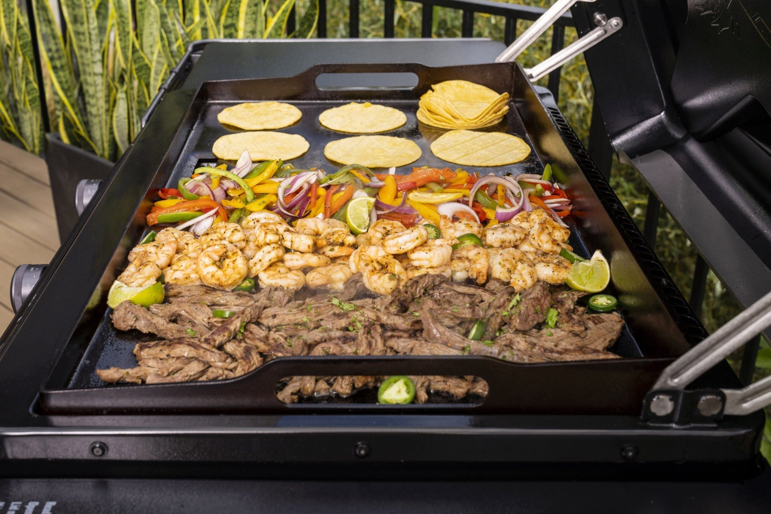 Traeger Flat Top Grill Flatrock™ Griddle - Image 9