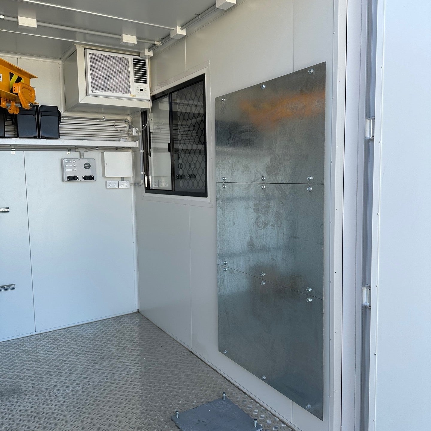 10′ high cube has been converted into a custom designed field - Image 5